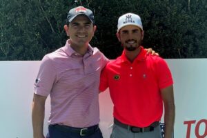 Ramón Bescansa junto a Abraham Ancer. Foto Juan Luis Guillén