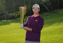 Scott reina en el caos del Riviera CC y se alza con su 14ª victoria en el PGA Tour. Rahm y Cabrera, Top 17
