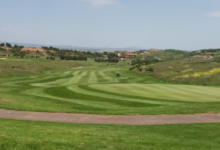 ¿Sabías que… el hoyo de golf más largo de España se encuentra en Logroño, un par 5 de 618 metros?