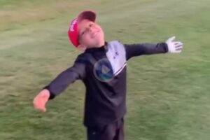 Leo The Kid Golfer bunker