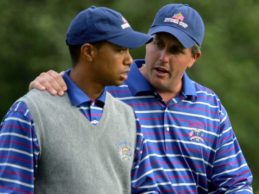 Tiger Woods y Phil Mickelson volvieron a cruzarse sobre la hierba de Royal Troon… y hubo saludo
