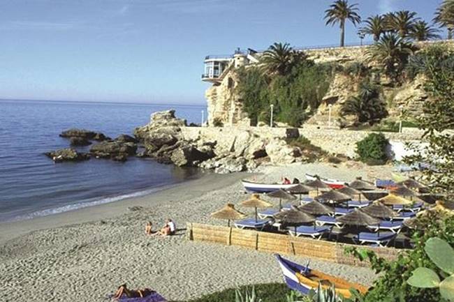 Playa de Calahonda, la playa más fotografiada de Nerja
