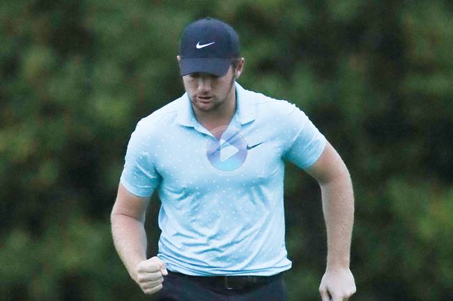 Sam Horsfield saca el puño tras embocar el putt que le daba la tranquilidad. Foto @EuropeanTour