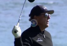El Golf es duro… Mickelson se despidió de Pebble Beach con un 9 en el 18 enviando 2 bolas al océano