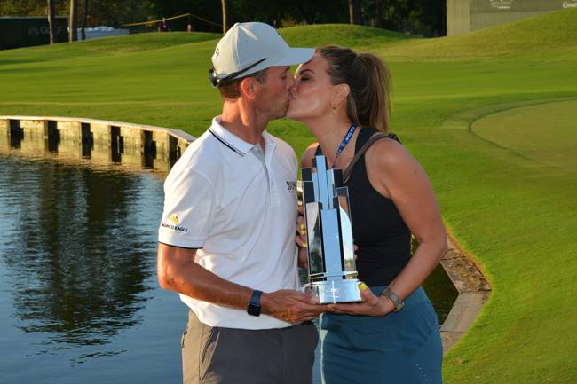 Mike Weir con su esposa campeón en el Insperity Invitational
