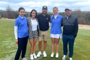 Javier Jiménez, Balma Dávalos y Julia Ballester con Sergio García y Ángela Akins