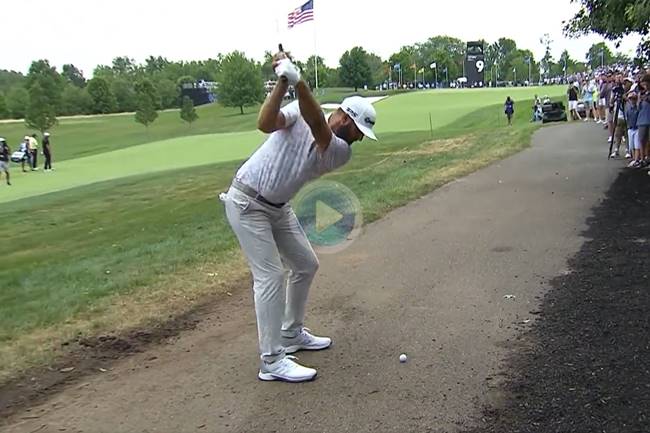 Dustin Johnson camino asfalto