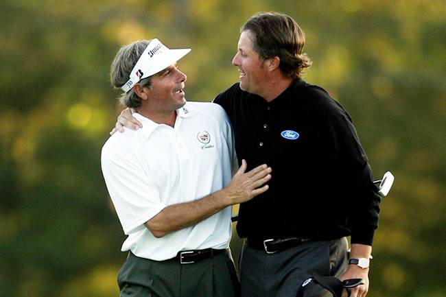 Fred Couples y Phil Mickelson. Foto @ChampionsTour