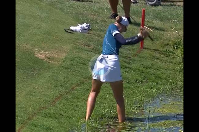 Nelly Korda agua