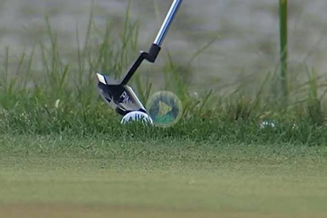 Tony Finau punta putt