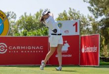 Una combativa Virginia Elena Carta se aferra al liderato en el Santander Golf Tour LETAS Málaga