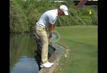 El Golf es duro… Lucas Hebert se la jugó chipeando desde encima de la traviesa y… se fue al agua