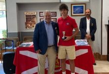 Santiago Juesas, ganador del Campeonato Absoluto de Castilla y León celebrado en el León Club de Golf