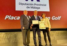 La Diputación de Málaga recibe la Placa al Mérito en Golf que concede la Federación Española