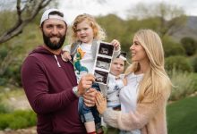 Jon Rahm y Kelley Cahill anuncian que esperan su tercer hijo
