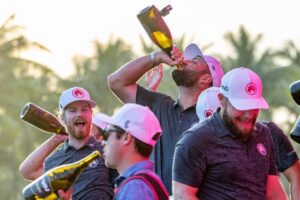 Caleb Surratt, Jon Rahm, Kieran Vincent, Tyrrell Hatton, Sergio García, El dinero no da la felicidad pero..., David Puig, Eugenio López-Chacarra, LIV Golf, LIV Golf Miami, Blue Monster,