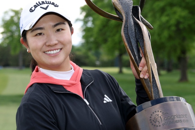 Zhang vuelve a triunfar en la LPGA tras ganarle la Founders Cup a Sagstrom en el mano a mano