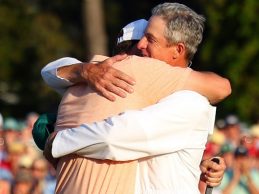 Ted Scott, caddie de Scheffler, salió en defensa de su jugador tras recibir insultos en la Presidents