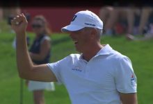 Este magnífico eagle en el 18 de Matt Kuchar podría valer un título. Restó dos golpes y es segundo