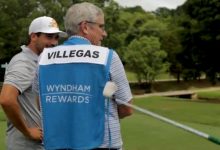 Jay Monahan acompañó el miércoles a Camilo Villegas durante el Pro-Am del Wyndham Champ.