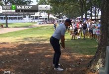 Impresionante golpazo de Rory McIlroy desde la pinaza. Un dardo desde 128 metros para birdie