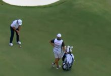 Xander Schauffele, autor del golpe del día este domingo gracias a este putt desde fuera del green