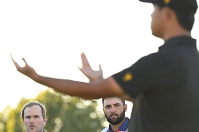 El equipo internacional sorprende a EE.UU. y le endosa un 5-0 en los fourballs para empatar (5-5)