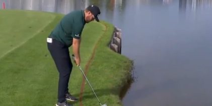 Bradbury empezó a cimentar su título en Le Golf National con este golpe sobre el agua en el 15