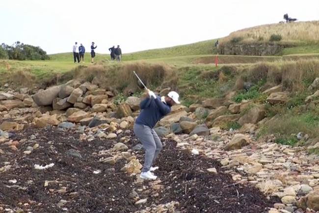 Hay pares que saben a birdies y Jon Rahm lo salvó desde la mismísima playa en Kingsbarns Links