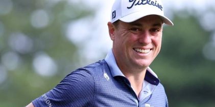 Justin Thomas jugó al epostracismo pero con una bola de golf. El americano salvó el par con el golpe