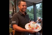 Xander Schauffele recibió su tarta de cumpleaños y su deseo se cumplió: «Intentar no hacer un 9 hoy»