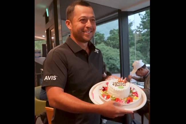 Xander Schauffele recibió su tarta de cumpleaños y su deseo se cumplió: «Intentar no hacer un 9 hoy»