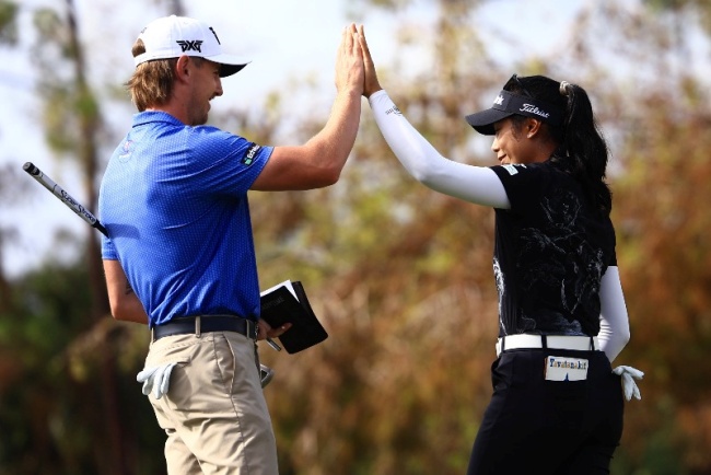 Tavatanakit y Knapp también aguantan los foursomes y son los grandes favoritos al triunfo