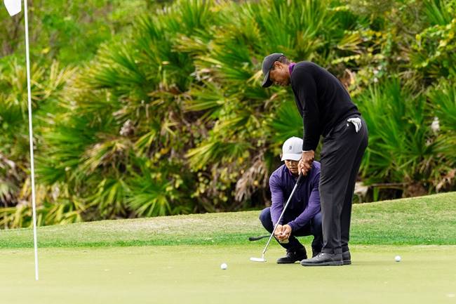 Tiger Woods confirma que jugará el PNC Champ. junto a su hijo Charlie la próxima semana