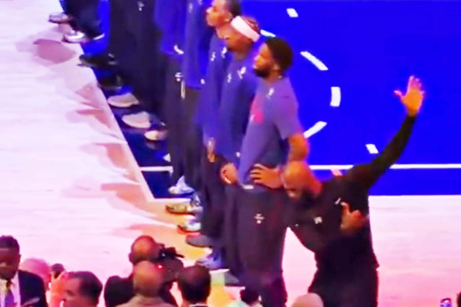 Swing LeBron James, LeBron James, Donald Trump,
